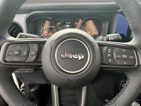 Used 2025 Jeep Wrangler Unlimited Sport AWD/4WD image 18