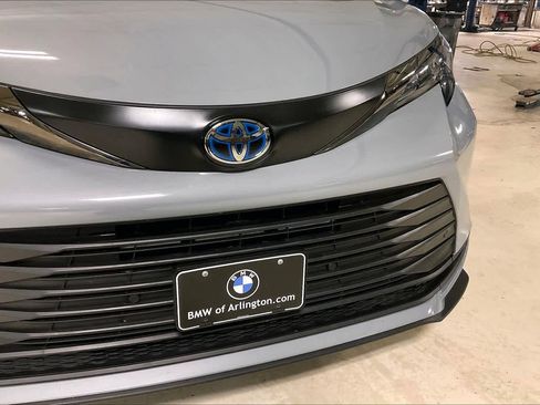 Used 2024 Toyota Sienna XLE Woodland Edition image 30