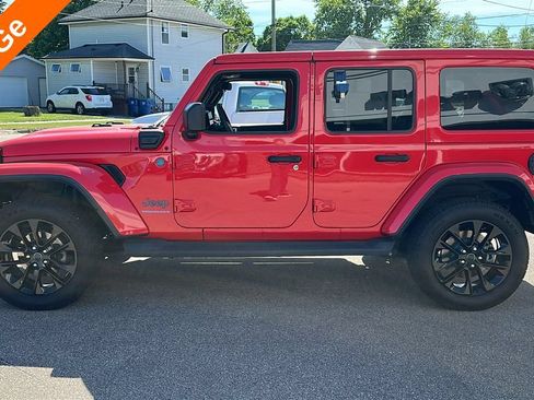 Used 2025 Jeep Wrangler Unlimited Sahara AWD/4WD image 4
