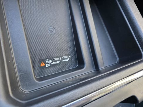 Used 2019 Chevrolet Silverado 1500 High Country w/ Technology Package image 15