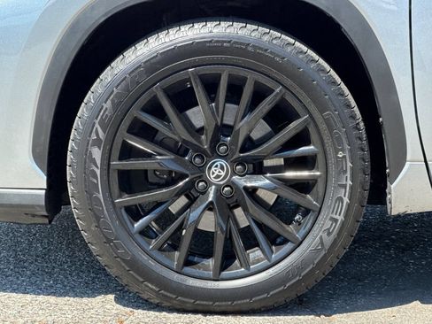 Used 2023 Toyota Highlander L FWD image 8