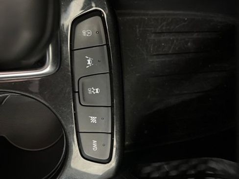 Used 2023 Chevrolet TrailBlazer RS w/ Sun and Liftgate Package image 33