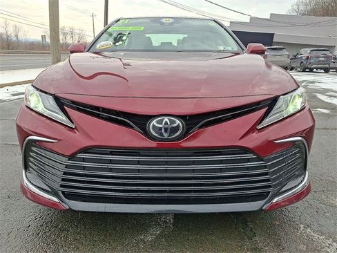 Used 2021 Toyota Camry XLE image 2