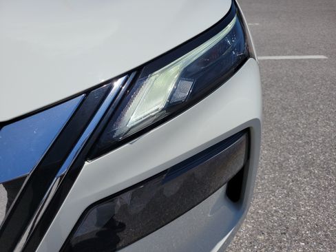 Used 2021 Nissan Rogue S AWD/4WD image 9