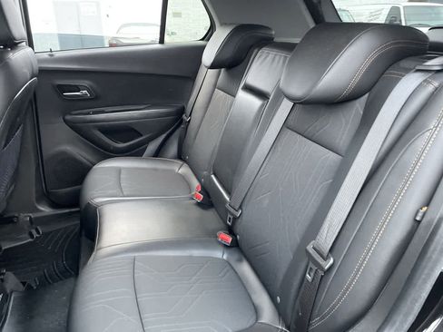 Used 2019 Chevrolet Trax LT w/ LT Convenience Package image 18