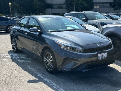 Used 2023 Kia Forte LXS w/ LXS Technology Package image 2