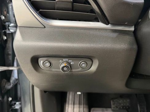 Used 2019 Chevrolet Traverse LT FWD image 10