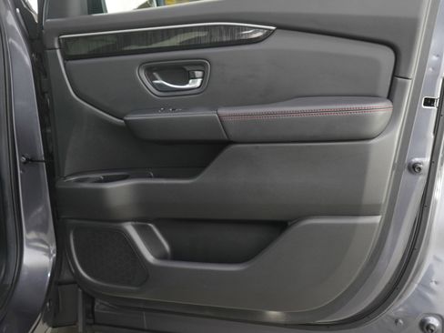 Used 2025 Honda Pilot Black Edition image 9