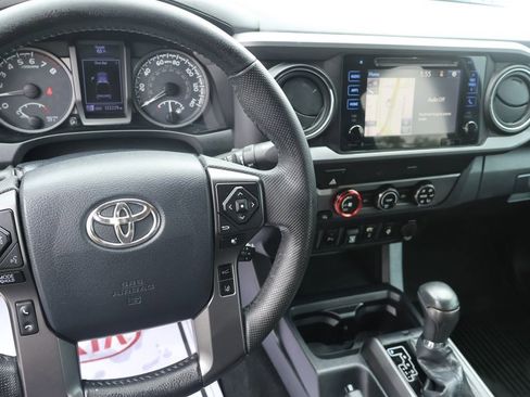 Used 2019 Toyota Tacoma TRD Sport w/ Technology Package AWD/4WD image 29