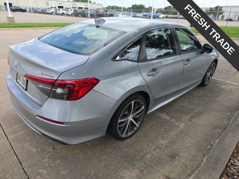 Used 2022 Honda Civic Touring image 4