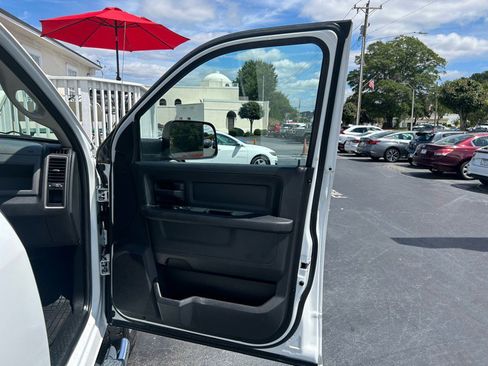 Used 2017 RAM 3500 Tradesman w/ Chrome Appearance Group image 21