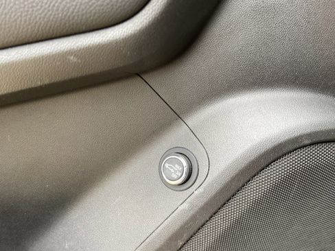 Used 2022 GMC Acadia SLE w/ Driver Convenience Package image 46