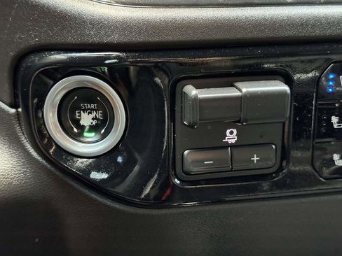 Used 2024 Chevrolet Silverado 2500 ZR2 AWD/4WD image 9