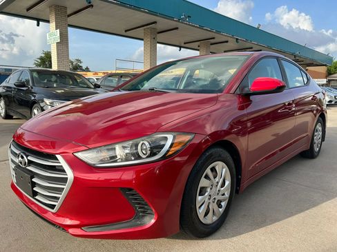 Used 2017 Hyundai Elantra SE FWD image 1