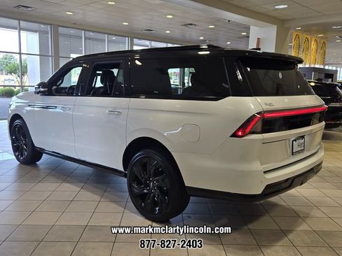 New 2026 Lincoln Navigator L Black Label AWD/4WD image 3