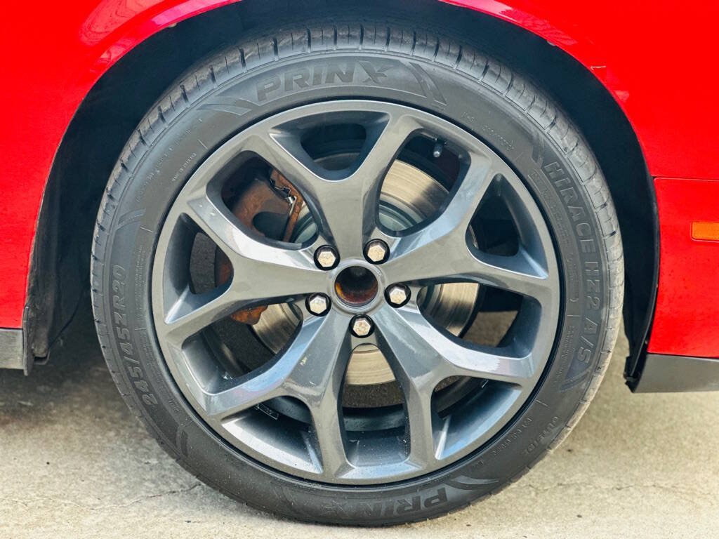 Used 2015 Dodge Challenger SXT Plus RWD image 4