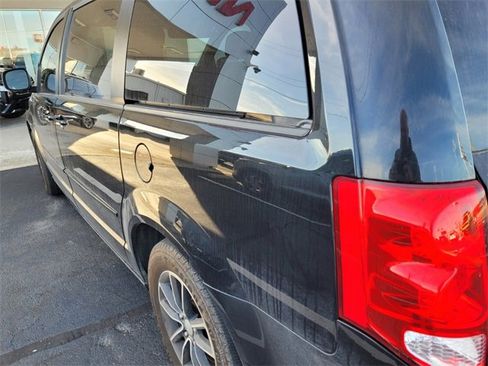 Used 2017 Dodge Grand Caravan SE image 7