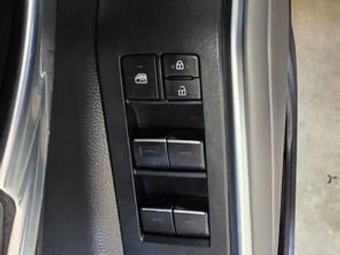 Used 2023 Toyota Highlander Limited image 13