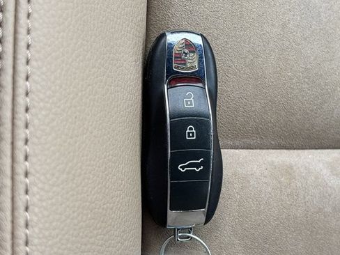 Used 2021 Porsche Macan S AWD/4WD image 44