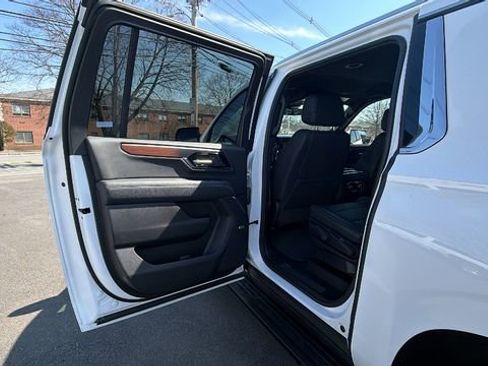 Certified 2025 GMC Yukon XL Denali AWD/4WD image 30