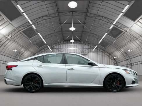 Used 2019 Nissan Altima 2.5 SR FWD image 8