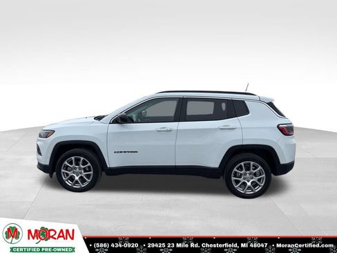 Used 2022 Jeep Compass Latitude image 2