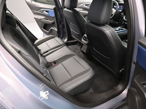 Used 2025 Chevrolet Equinox EV LT w/ Convenience Package image 18