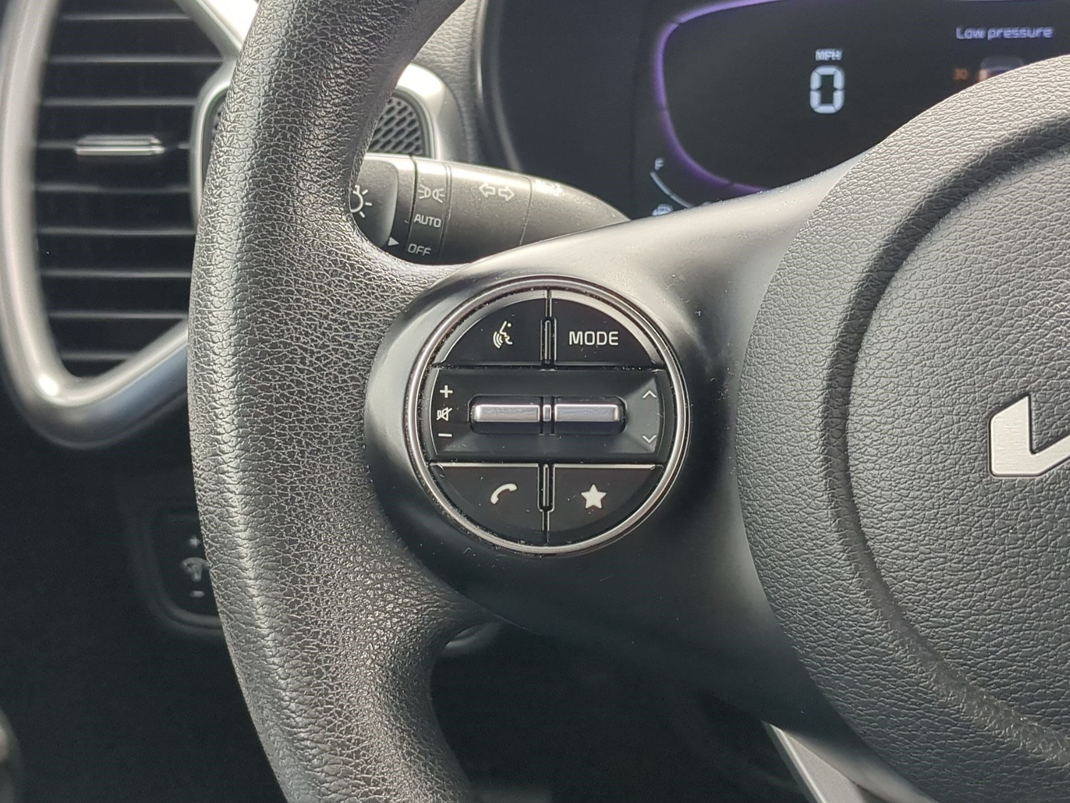 Used 2023 Kia Soul LX w/ Option Group 015 FWD image 19