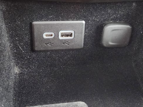 Certified 2023 Cadillac XT4 Luxury w/ Cold Weather Package image 19