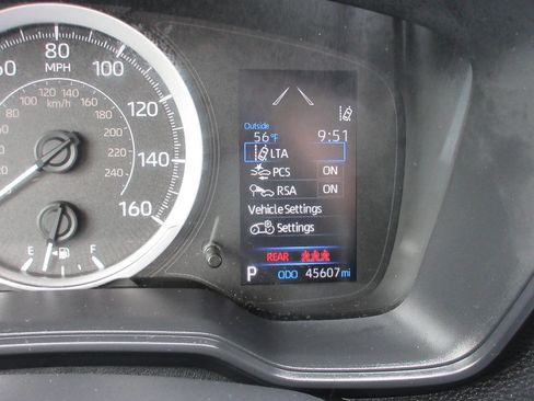 Used 2022 Toyota Corolla LE image 30