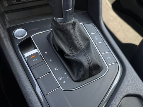 Used 2019 Volkswagen Tiguan SEL FWD image 25