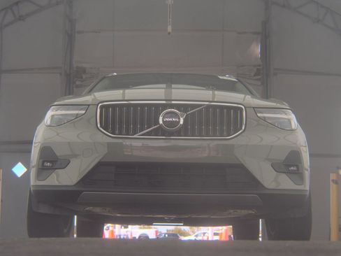 Used 2023 Volvo XC40 B5 Plus w/ Protection Package Premier image 2
