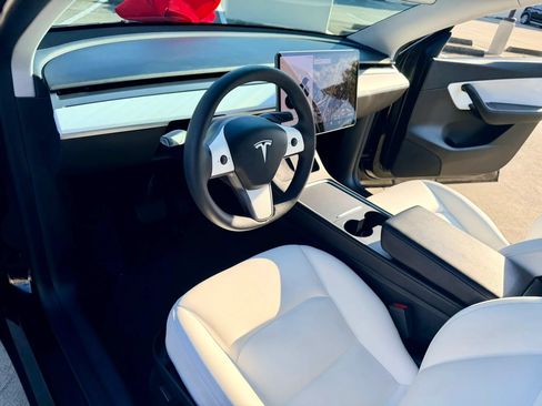 Used 2021 Tesla Model Y Long Range AWD/4WD image 22