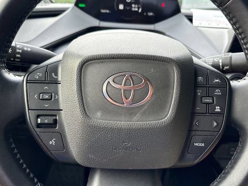 Used 2025 Toyota Prius LE FWD image 6