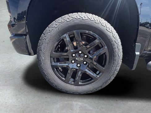 Used 2025 Chevrolet Silverado 1500 Custom Trail Boss w/ Midnight Edition AWD/4WD image 15