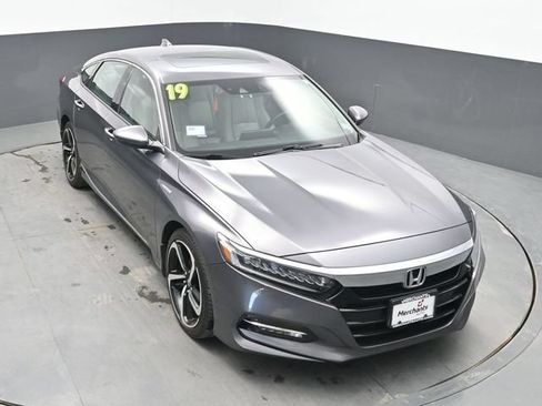 Used 2019 Honda Accord Touring image 19