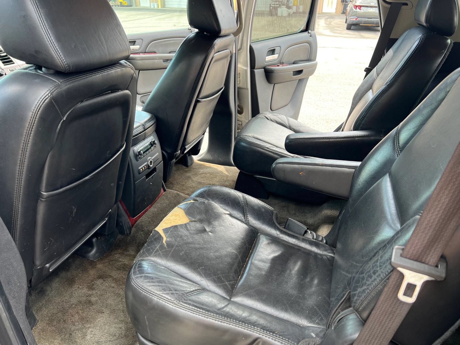 Used 2007 Cadillac Escalade AWD w/ Climate Package image 14