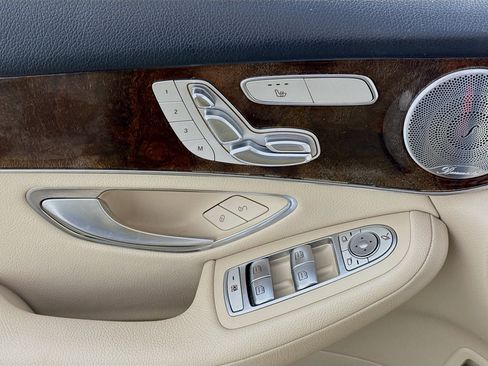 Used 2019 Mercedes-Benz GLC 350e 4MATIC image 21