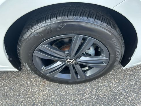 Used 2024 Volkswagen Jetta SE w/ Black Wheel Package FWD image 9