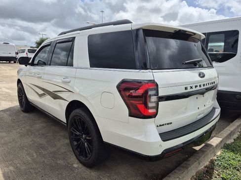 Used 2024 Ford Expedition Limited image 4