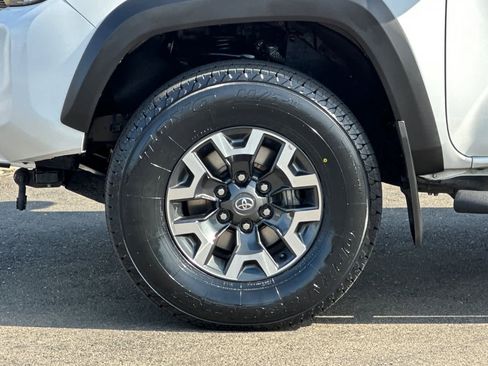 Used 2022 Toyota Tacoma TRD Off-Road w/ Technology Package image 29