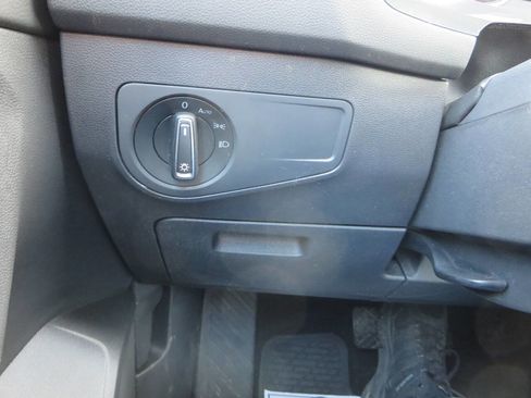 Used 2020 Volkswagen Tiguan SE w/ Panoramic Sunroof Package image 35