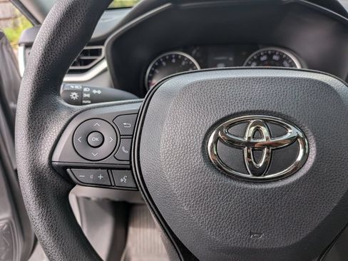 Used 2022 Toyota RAV4 XLE w/ Convenience Package FWD image 14