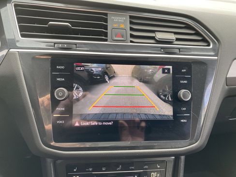 Used 2024 Volkswagen Tiguan SE R-Line image 19