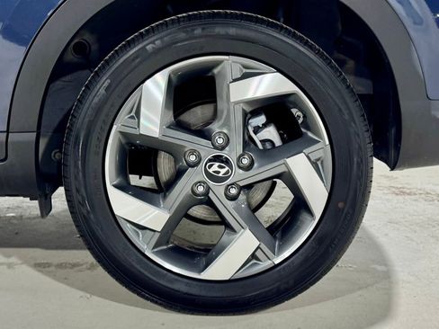Used 2025 Hyundai Venue Limited image 33