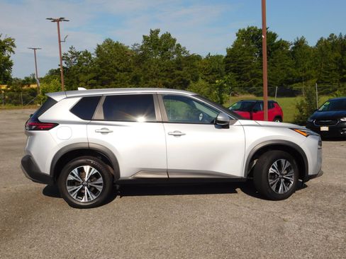 Used 2023 Nissan Rogue SV AWD/4WD image 4