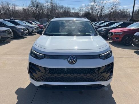 New 2026 Volkswagen Tiguan SE R-Line AWD/4WD image 2