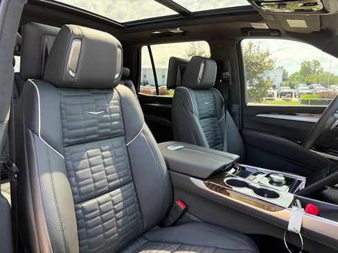 Used 2026 Cadillac Escalade Platinum Sport w/ LPO, ONYX Package AWD/4WD image 38