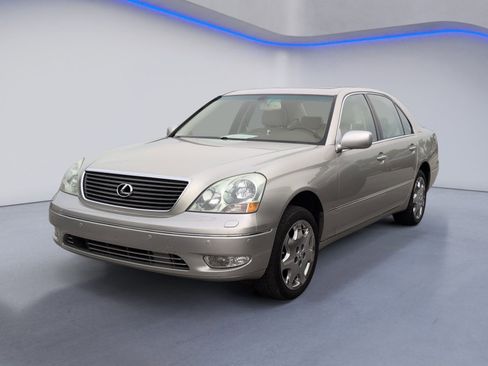 Used 2002 Lexus LS 430 RWD image 2