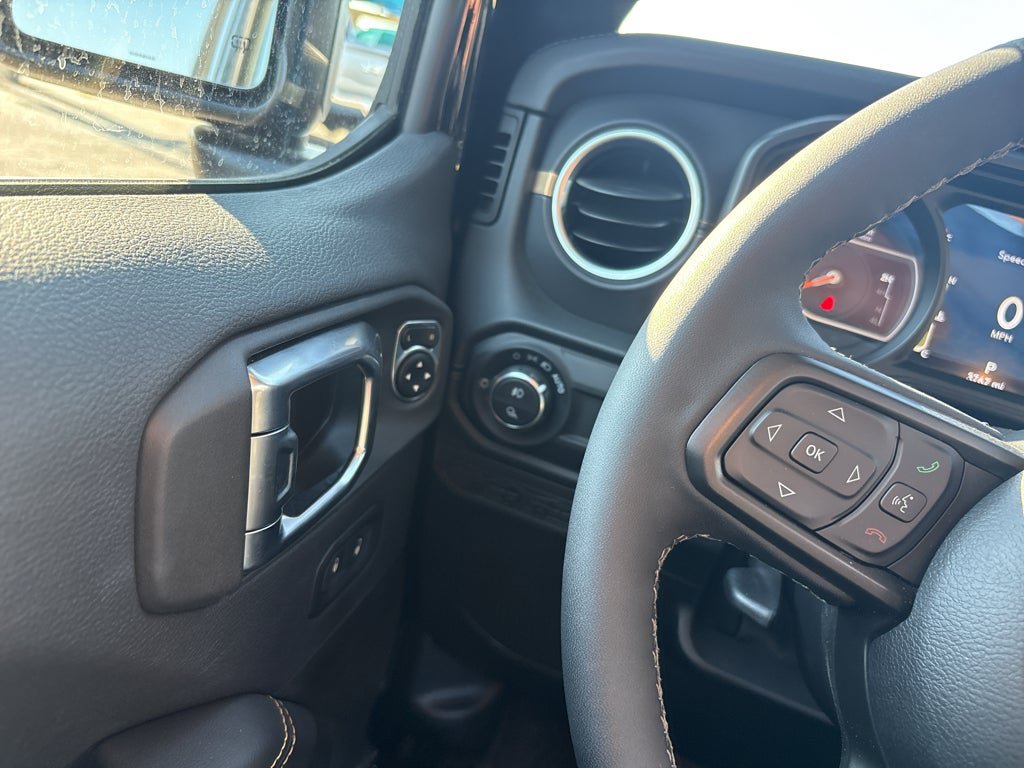 New 2025 Jeep Gladiator Sport AWD/4WD image 19
